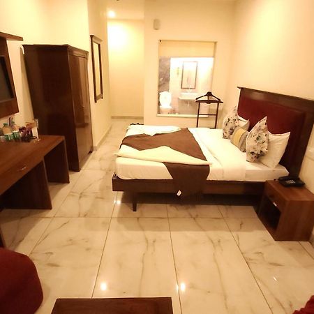 Hotel Vrs Inns Chandīgarh 外观 照片
