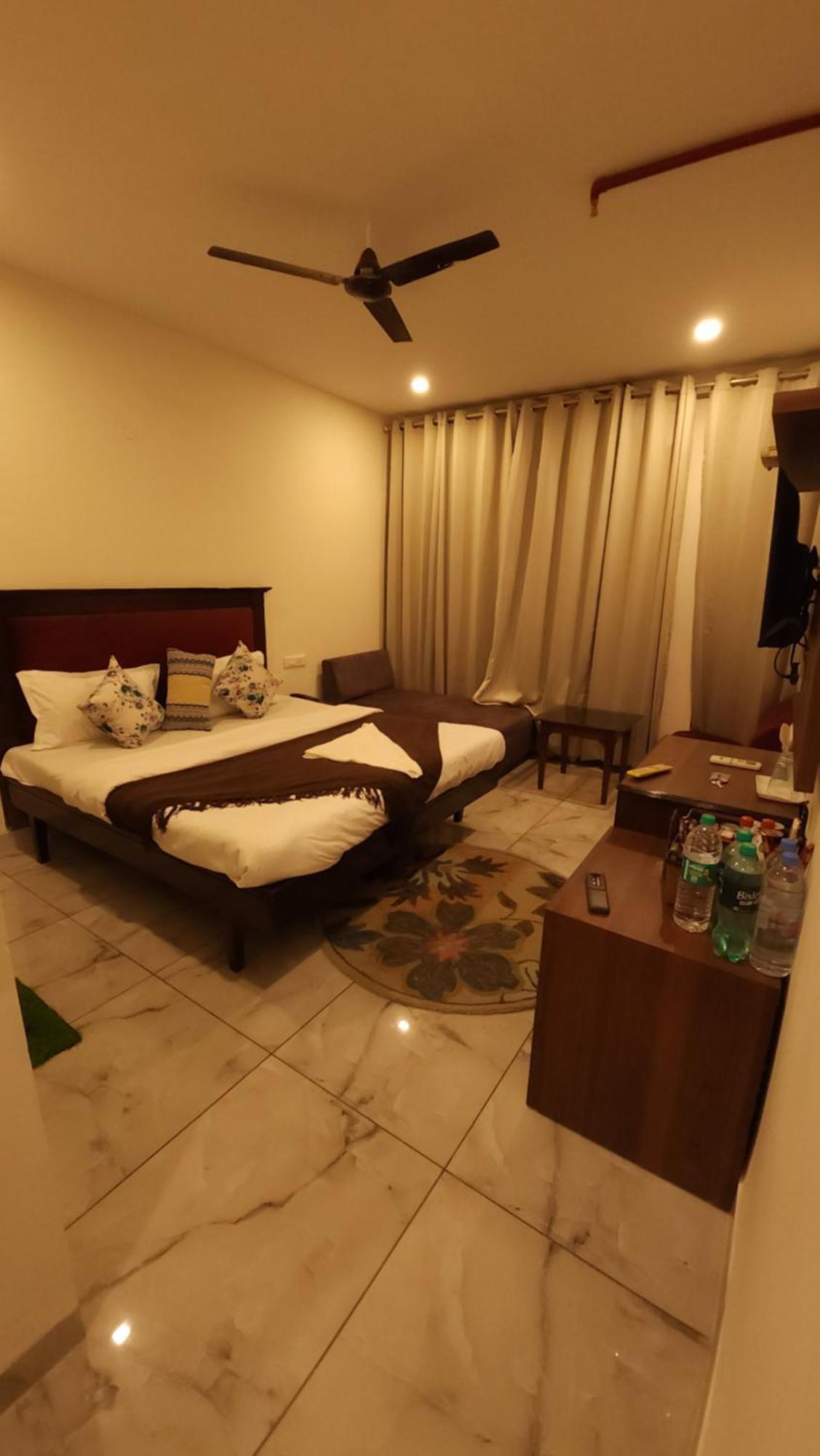 Hotel Vrs Inns Chandīgarh 外观 照片